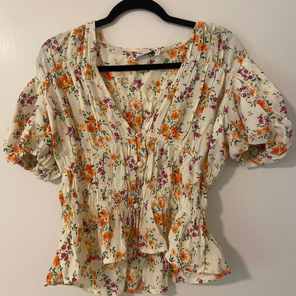 Adorable floral top